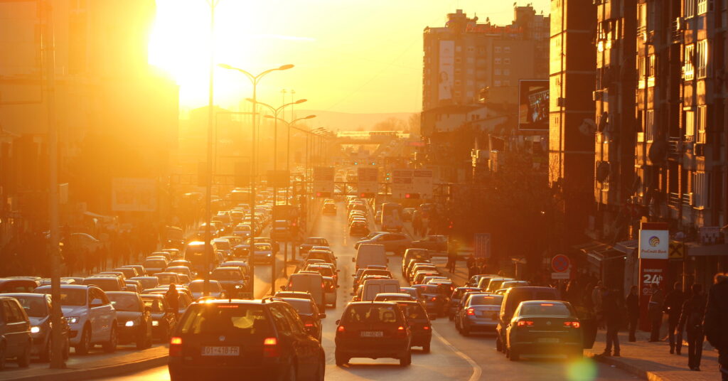 Trafiku në Prishtinë, i cili zakonisht rëndohet në orët e pasdites